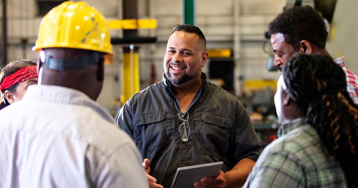 Warm Leads in B2B Sales: How Commercial Services Start Better Conversations